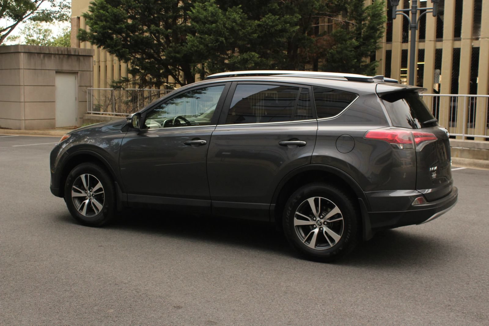 Used 2017 Toyota RAV4 XLE w/ All Weather Liner Package AWD/4WD image 9