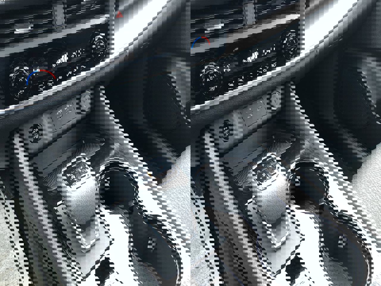 Used 2025 Nissan Rogue SV image 27