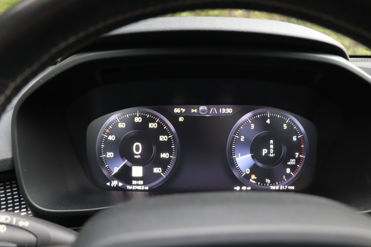 Used 2021 Volvo XC40 T5 R-Design w/ Advanced Package image 14