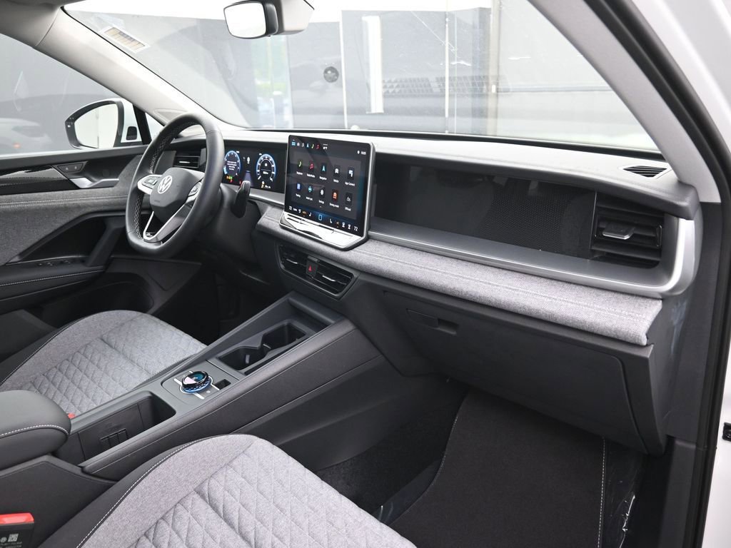 Used 2025 Volkswagen Tiguan S image 49