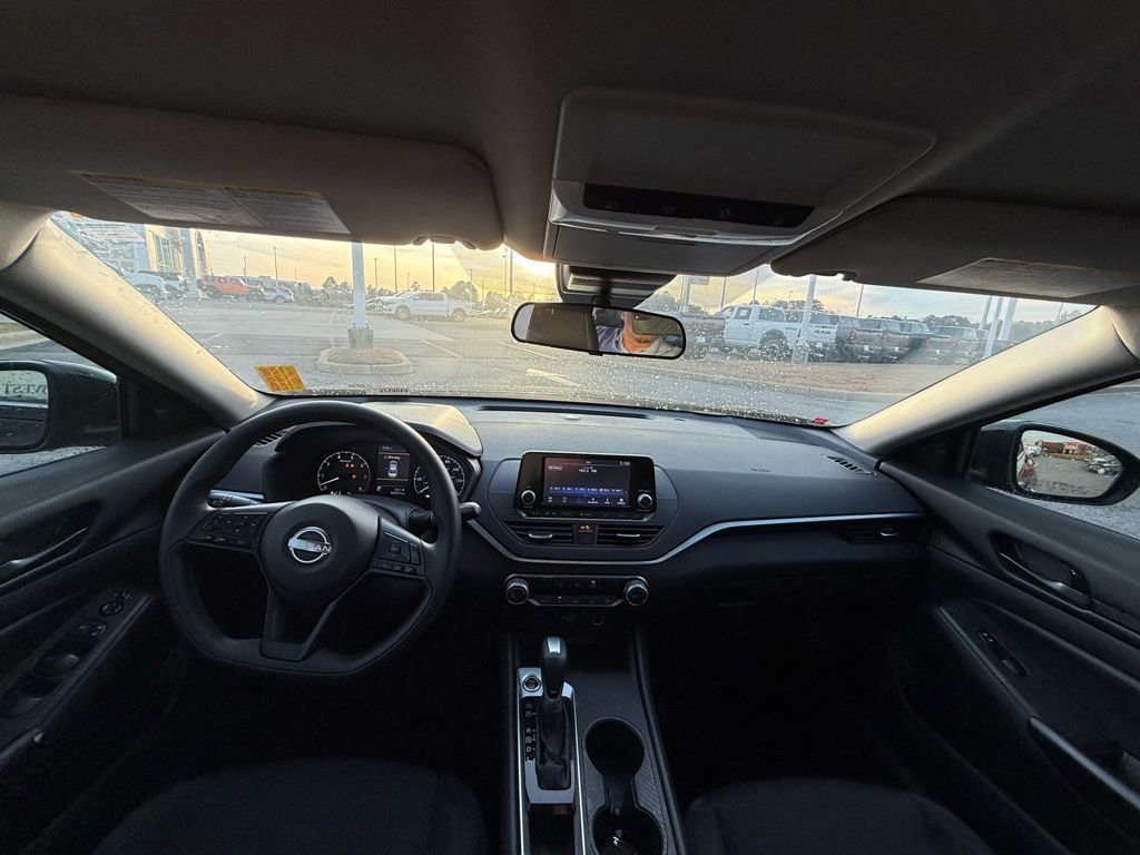 Used 2023 Nissan Altima 2.5 S image 11