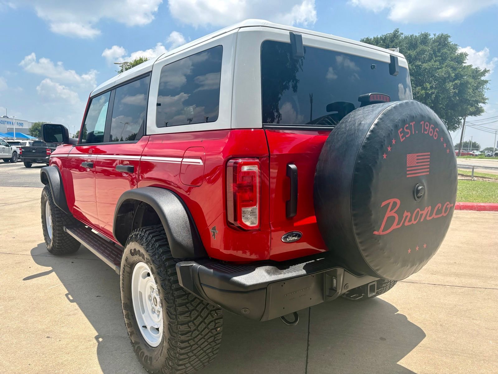 Used 2023 Ford Bronco Heritage Edition AWD/4WD image 3