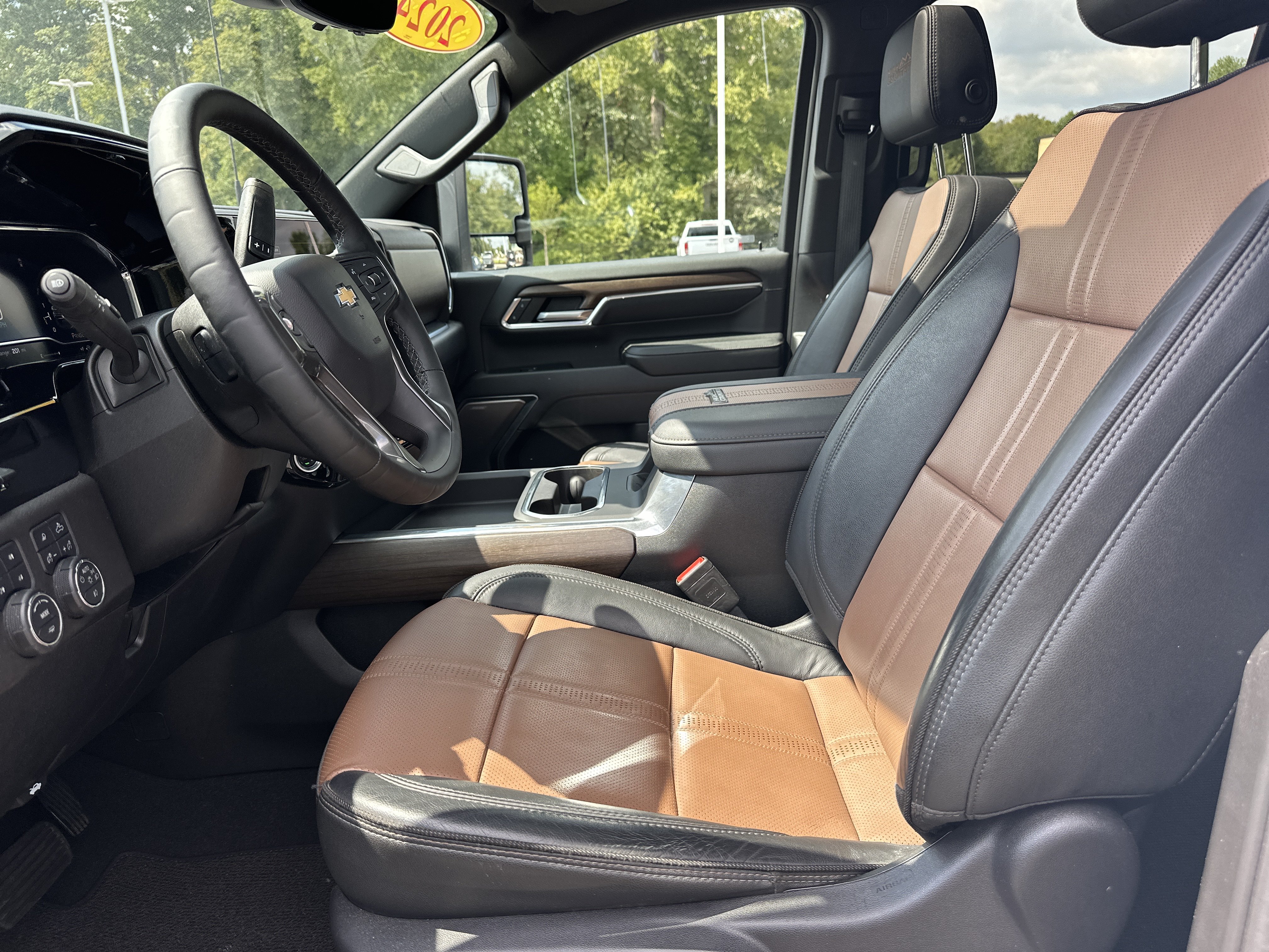 Used 2024 Chevrolet Silverado 3500 High Country w/ High Country Premium Package AWD/4WD image 10