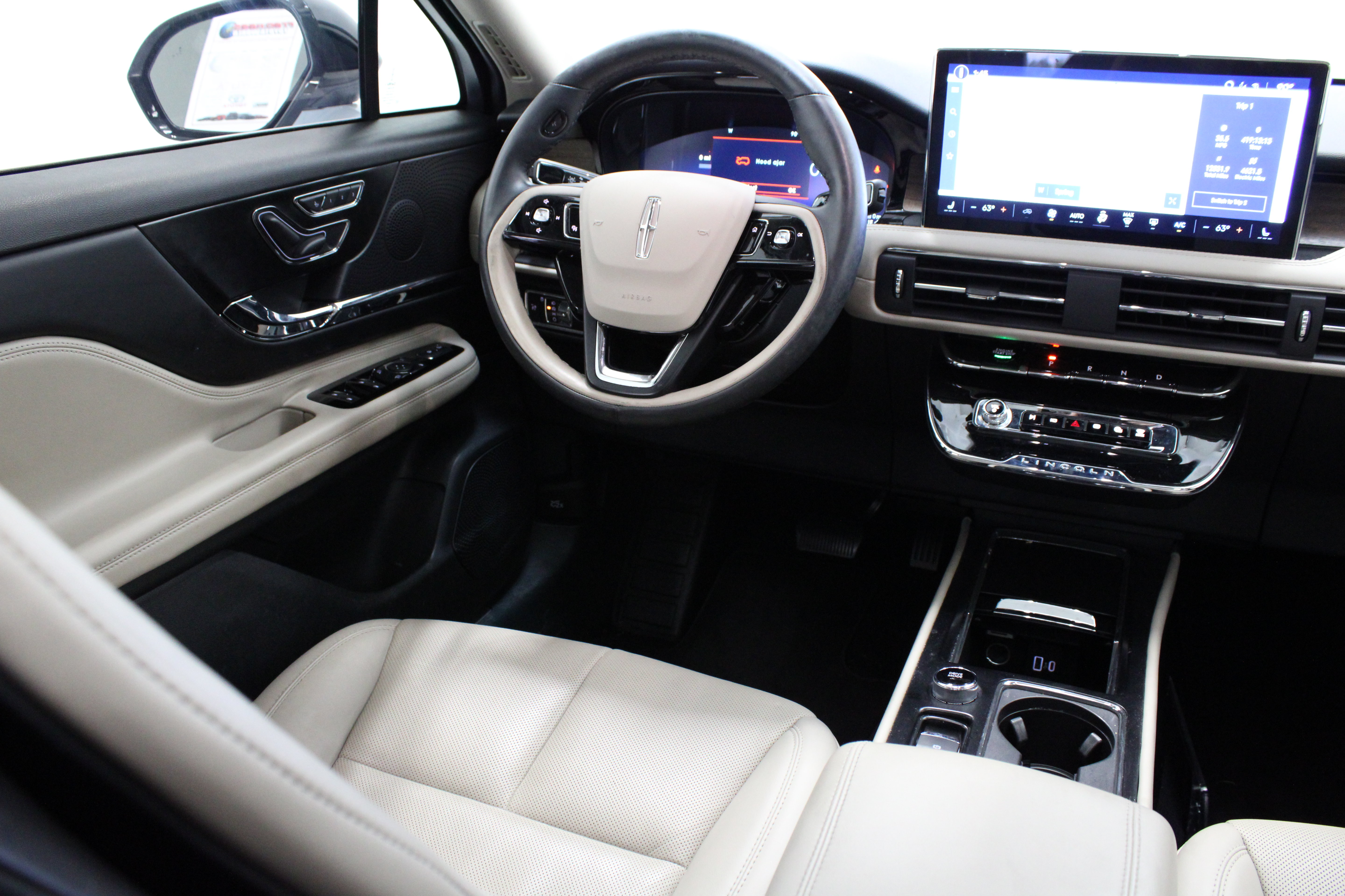 Used 2025 Lincoln Corsair Grand Touring AWD/4WD image 32