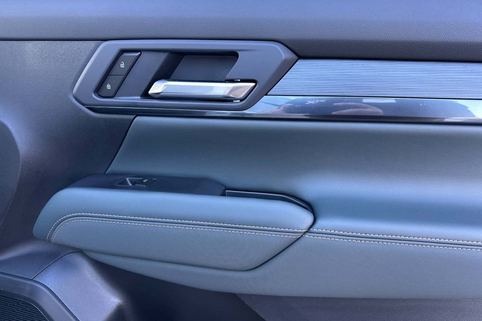 New 2026 GMC Terrain AT4 w/ Convenience Package III AWD/4WD image 19