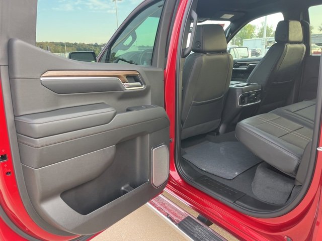 Used 2025 Chevrolet Silverado 1500 High Country image 39