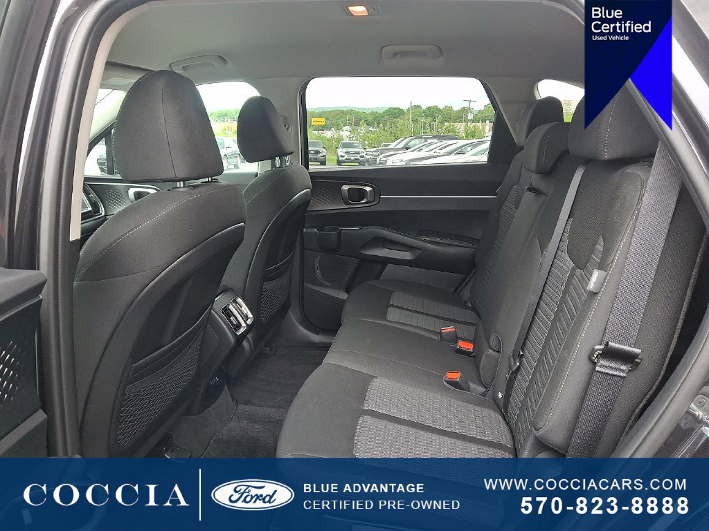 Used 2025 Kia Sorento LX FWD image 11