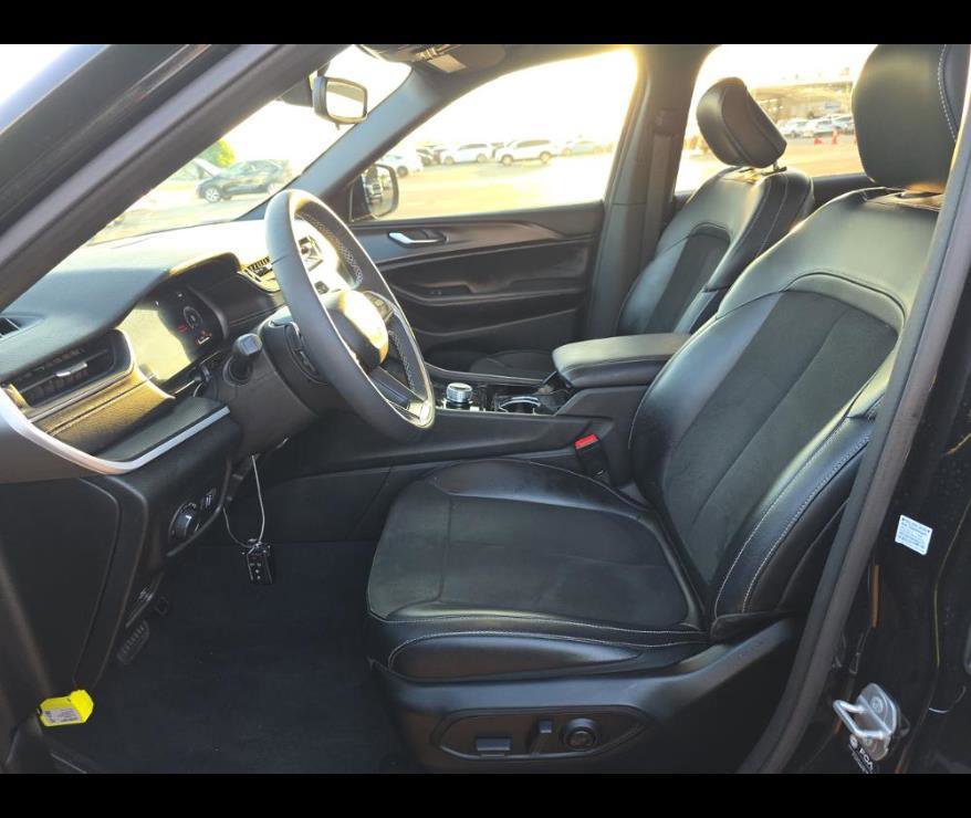Used 2023 Jeep Grand Cherokee L Laredo AWD/4WD image 3