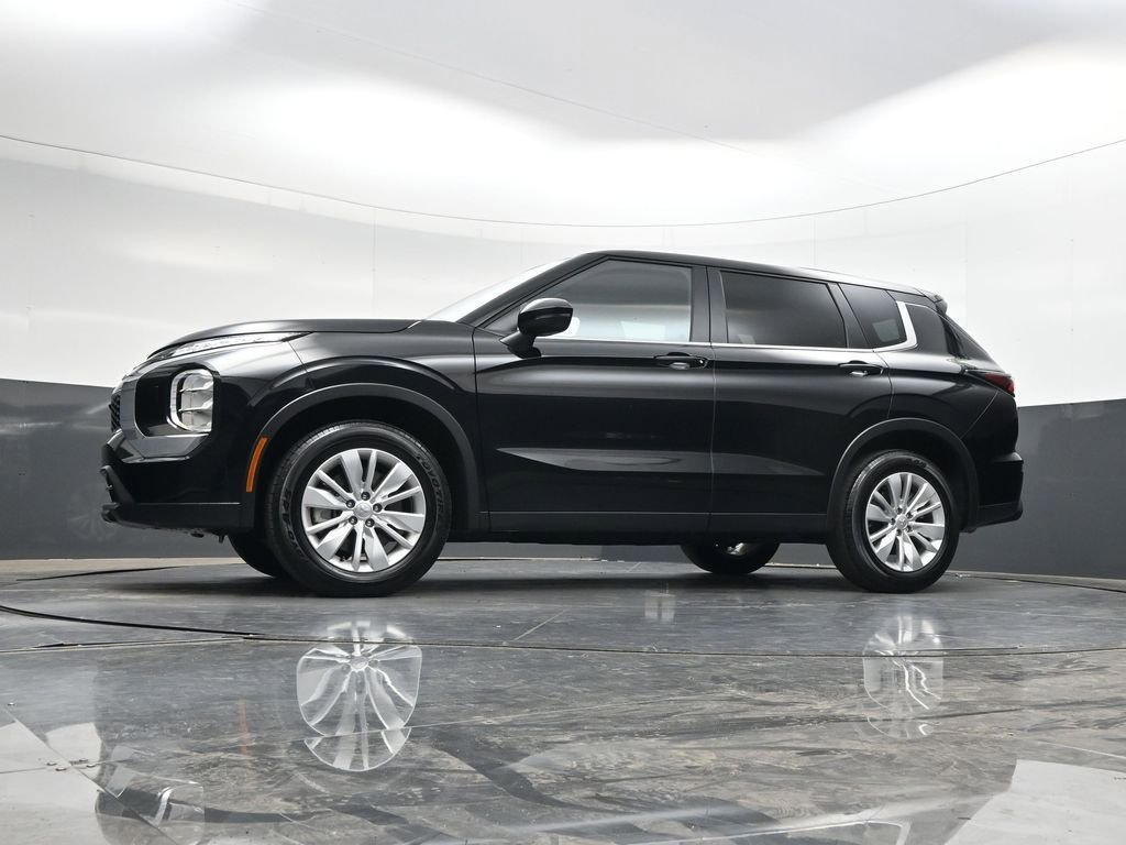 Used 2025 Mitsubishi Outlander ES AWD/4WD image 32