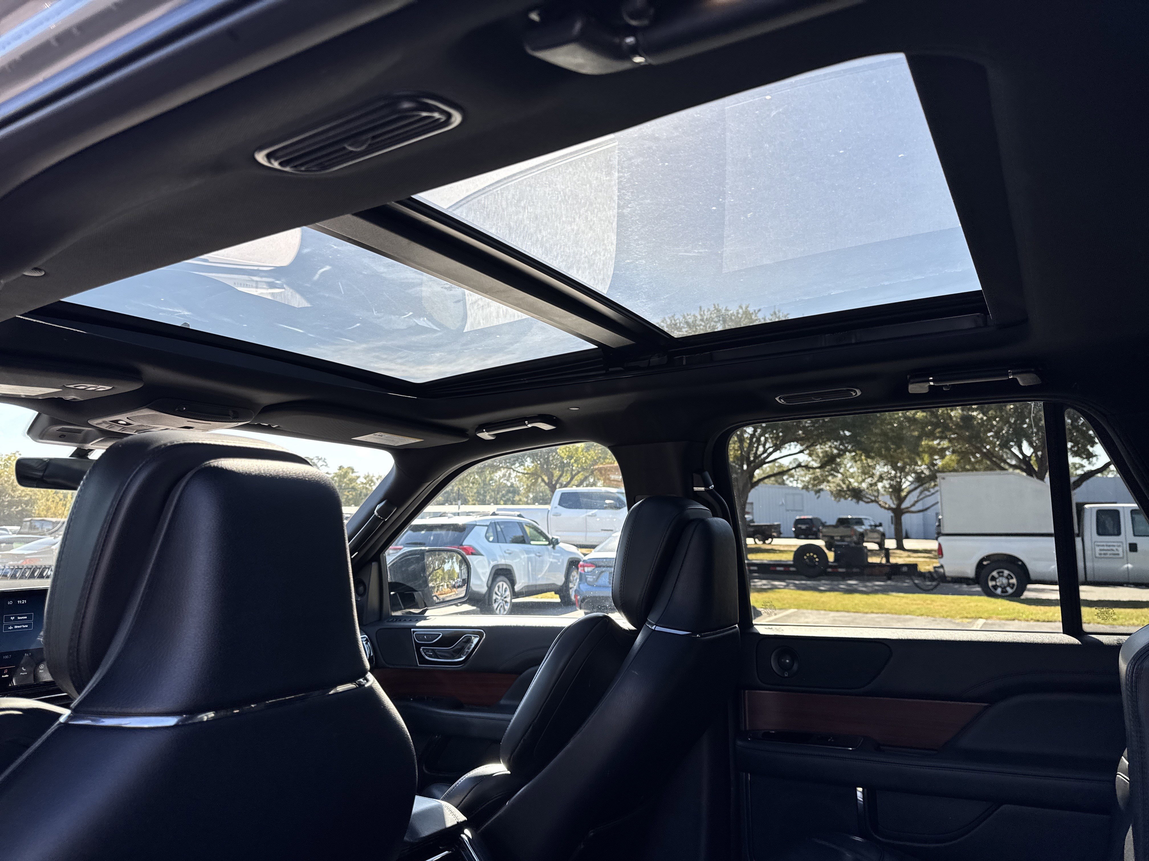 Used 2023 Lincoln Navigator Reserve image 28