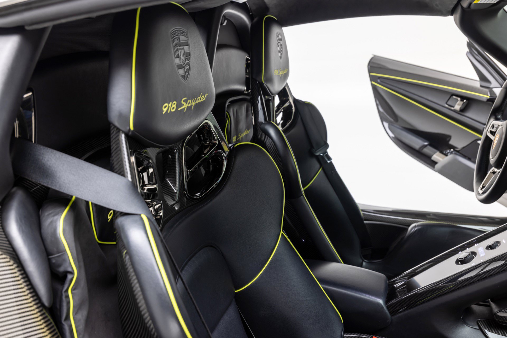 Used 2015 Porsche 918 Spyder AWD/4WD image 76