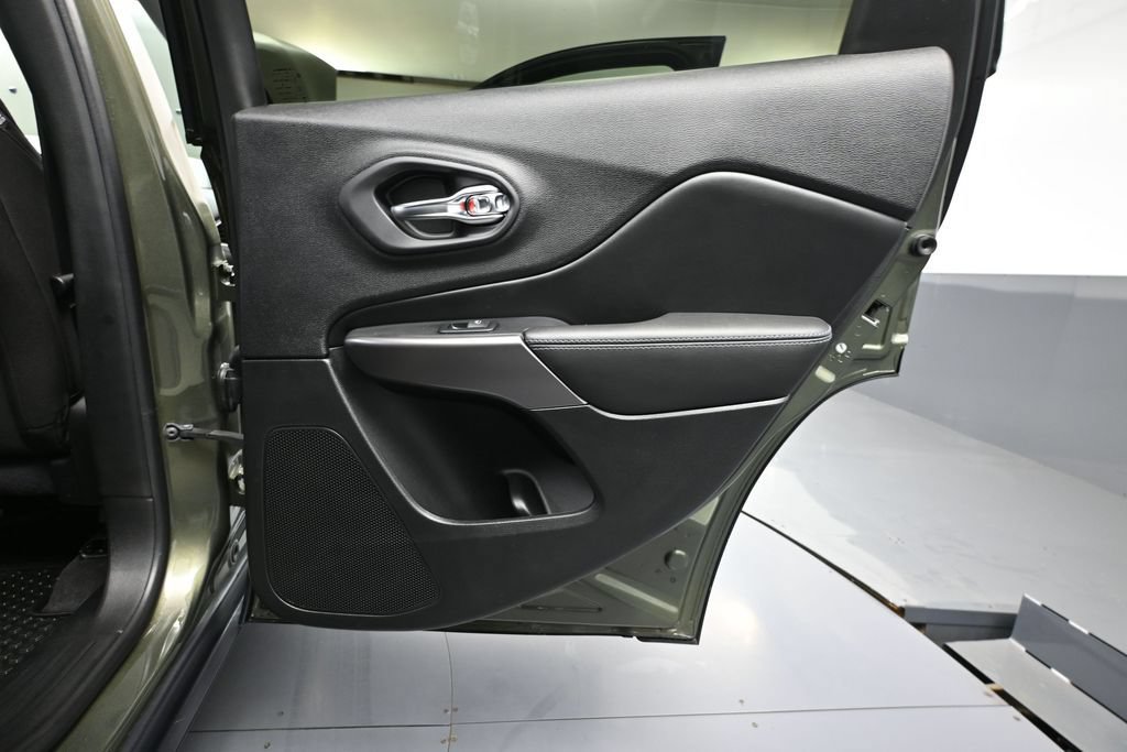 Used 2020 Jeep Cherokee Sport w/ Cold Weather Group AWD/4WD image 31