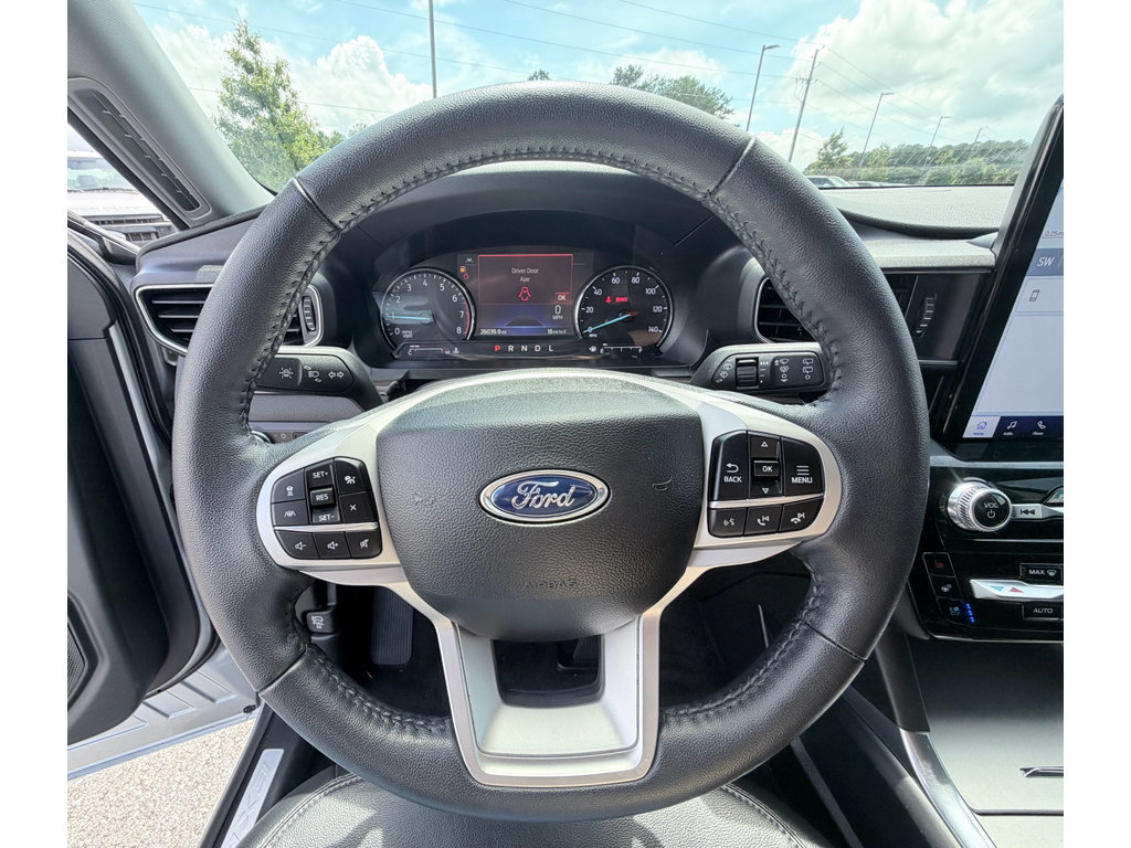 Used 2023 Ford Explorer Limited w/ Limited Technology Package RWD image 13