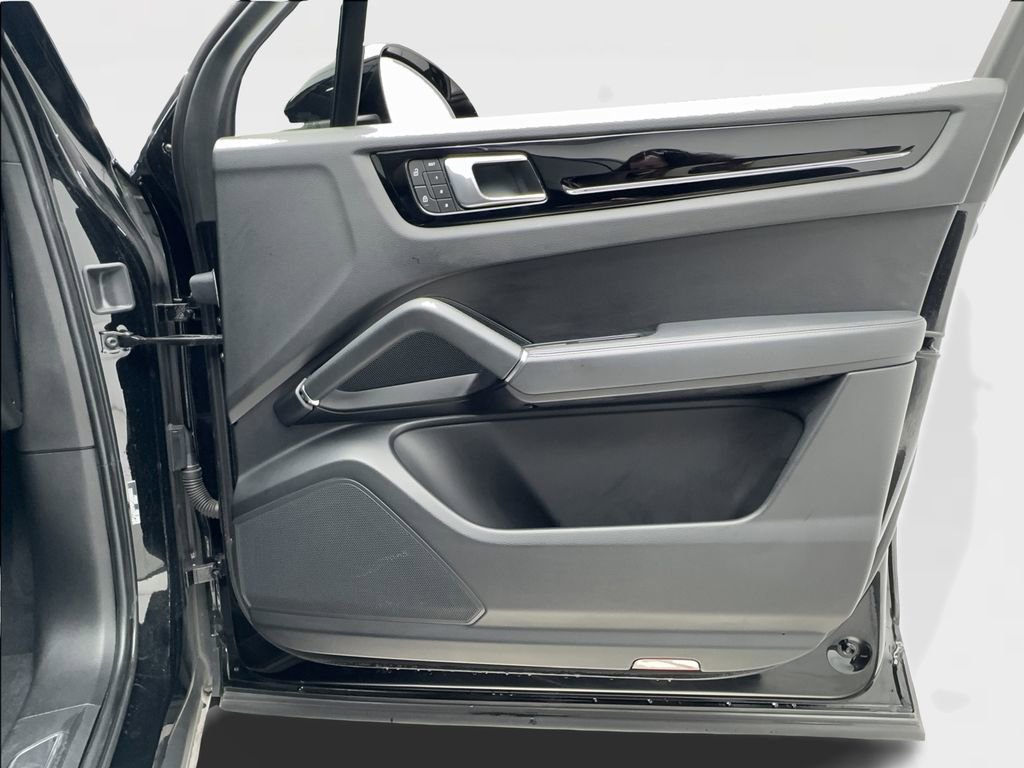 Used 2023 Porsche Cayenne image 37