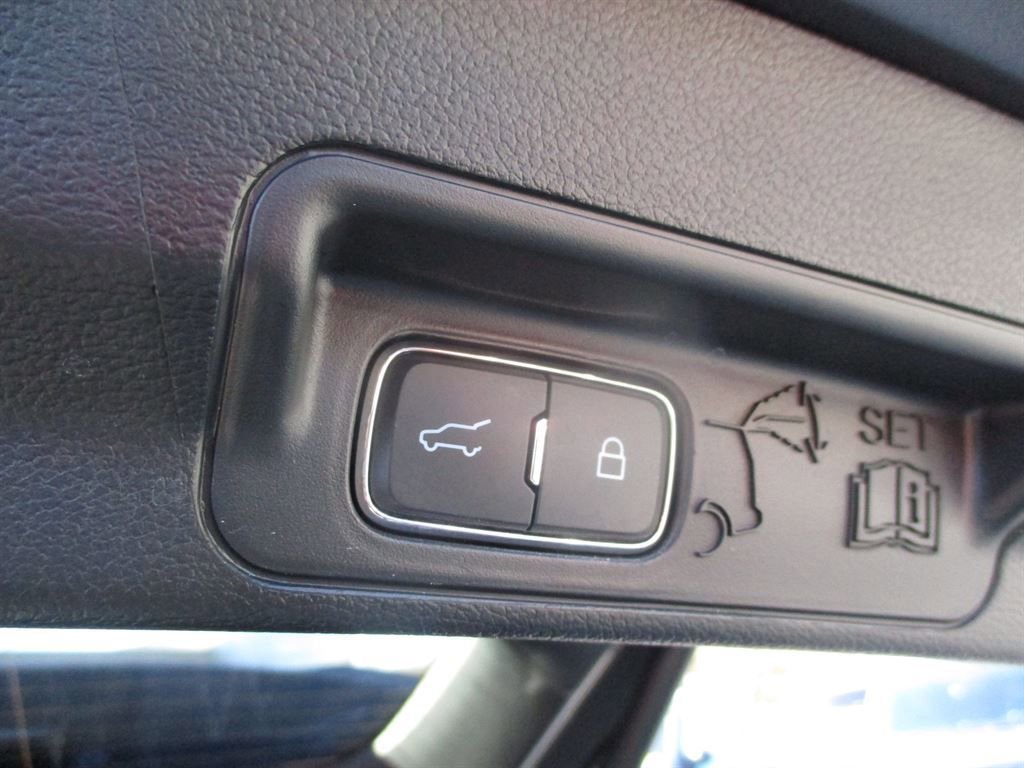 Used 2024 Ford Explorer XLT w/ Equipment Group 202A image 5