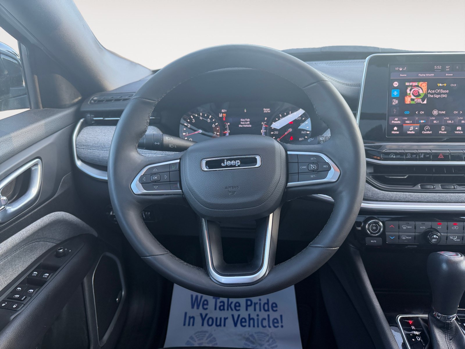 Used 2025 Jeep Compass Latitude w/ Sun & Sound Group AWD/4WD image 12