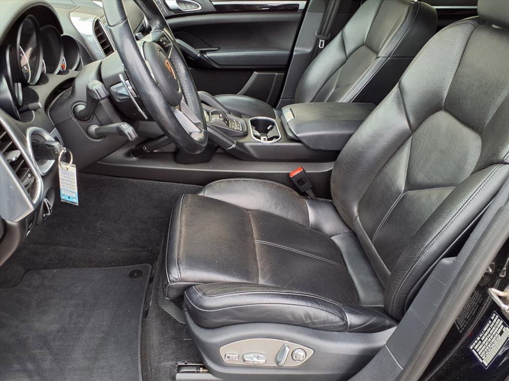 Used 2017 Porsche Cayenne Platinum Edition image 7