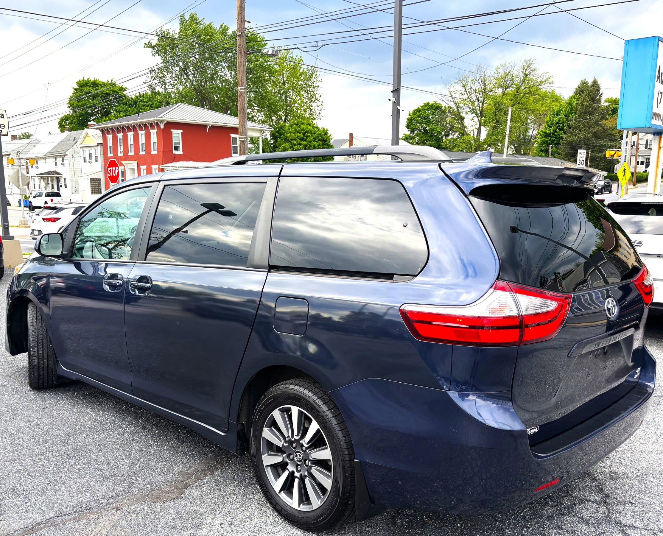 Used 2018 Toyota Sienna LE AWD/4WD image 4