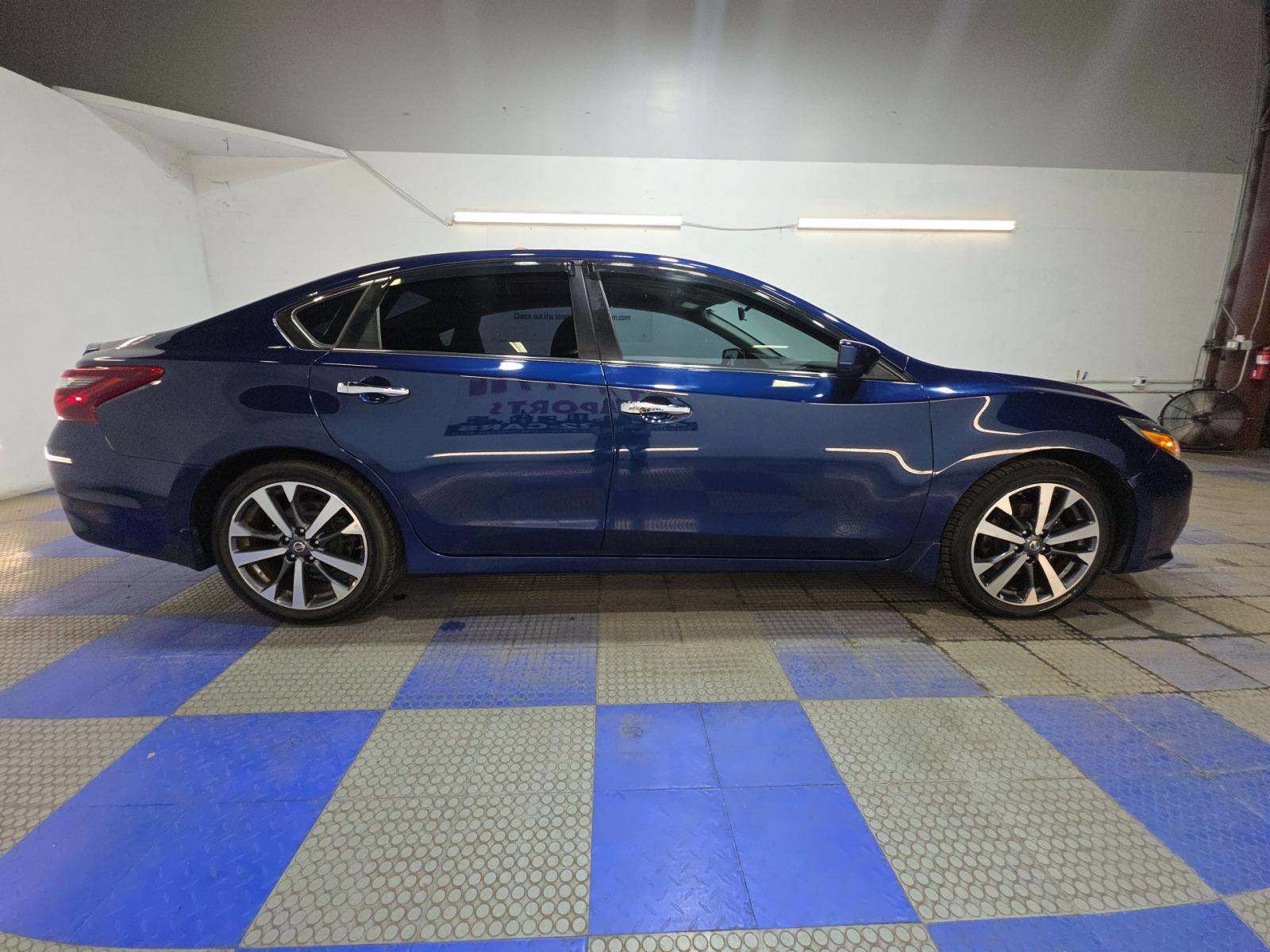 Used 2017 Nissan Altima 2.5 SR FWD image 3