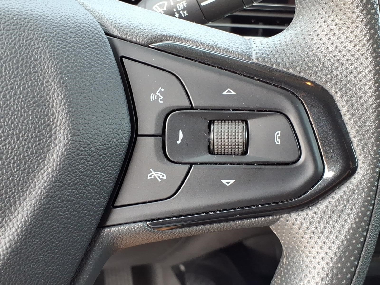 Used 2025 Chevrolet Trax LT FWD image 16