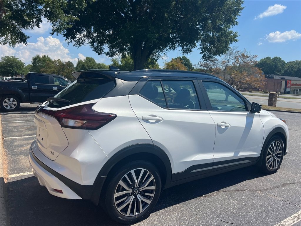Used 2021 Nissan Kicks SR FWD image 9