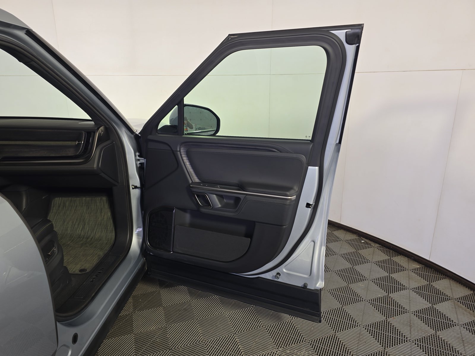 Used 2024 Rivian R1T Adventure Quad AWD/4WD image 18