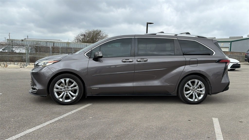 Used 2021 Toyota Sienna Platinum image 10