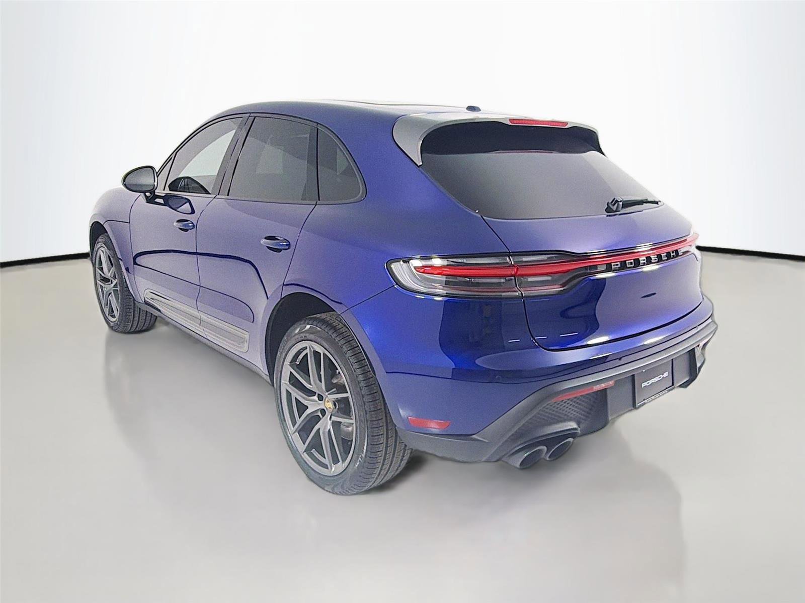 Certified 2024 Porsche Macan Turbo image 3