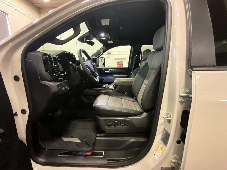 New 2026 Chevrolet Silverado 2500 ZR2 w/ LPO, Dark Essentials Package image 4