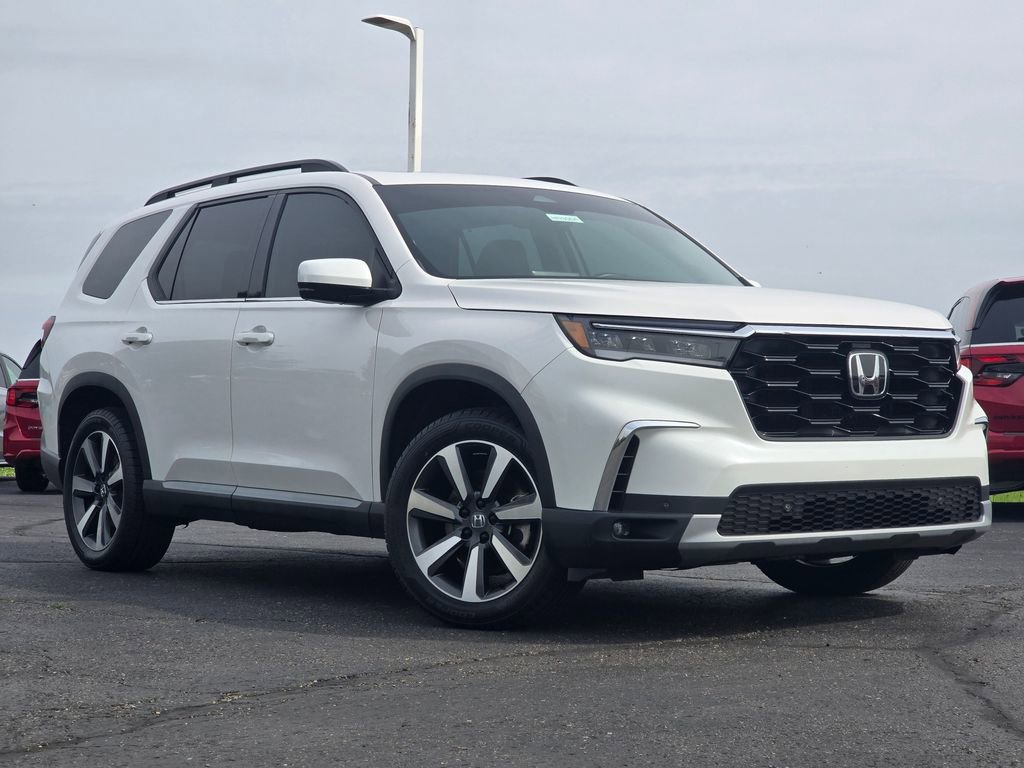 Used 2025 Honda Pilot Touring video 2