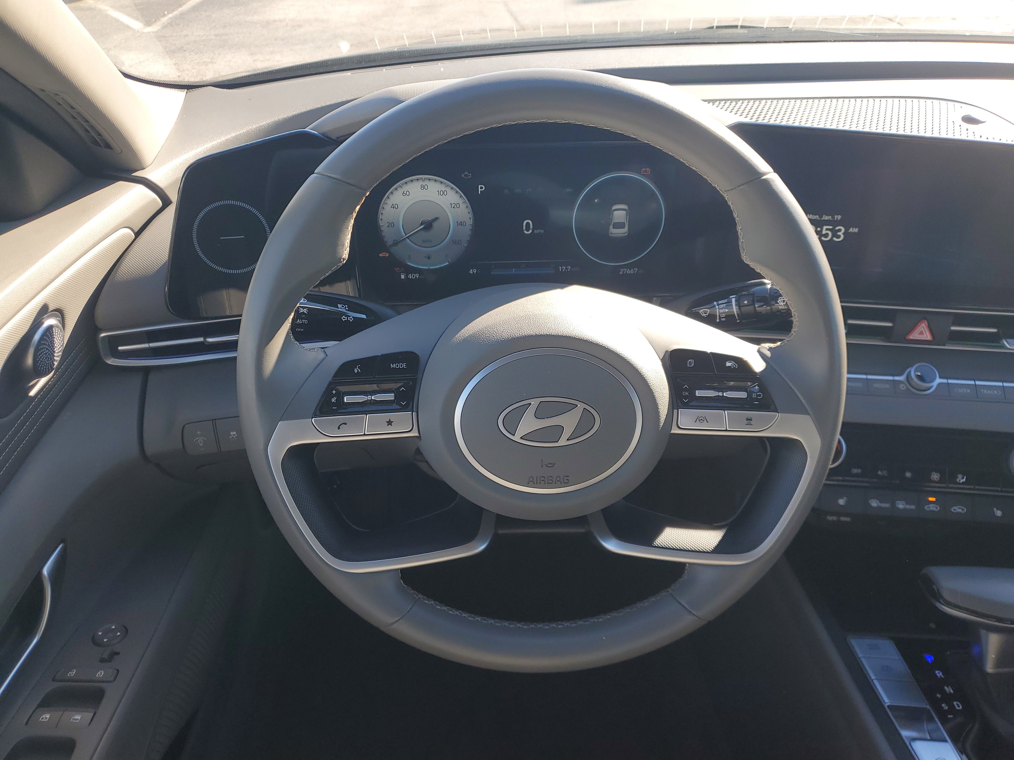 Used 2025 Hyundai Elantra SEL image 17