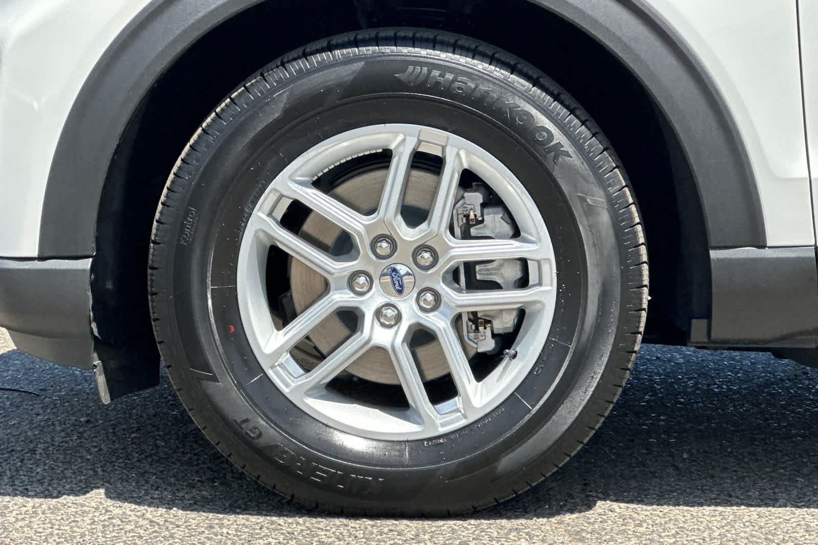 New 2026 Ford Explorer Active w/ Active Comfort Package RWD image 28