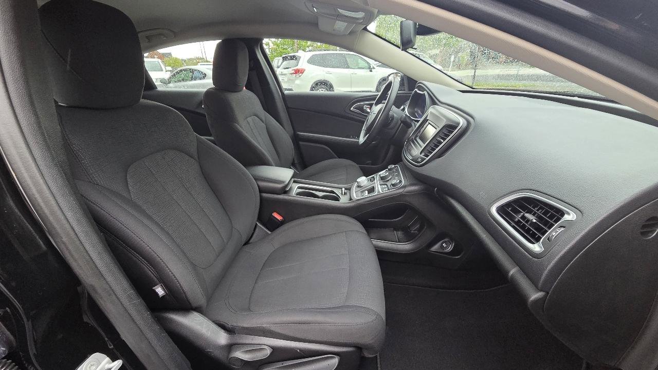 Used 2015 Chrysler 200 Limited w/ Convenience Group FWD image 14