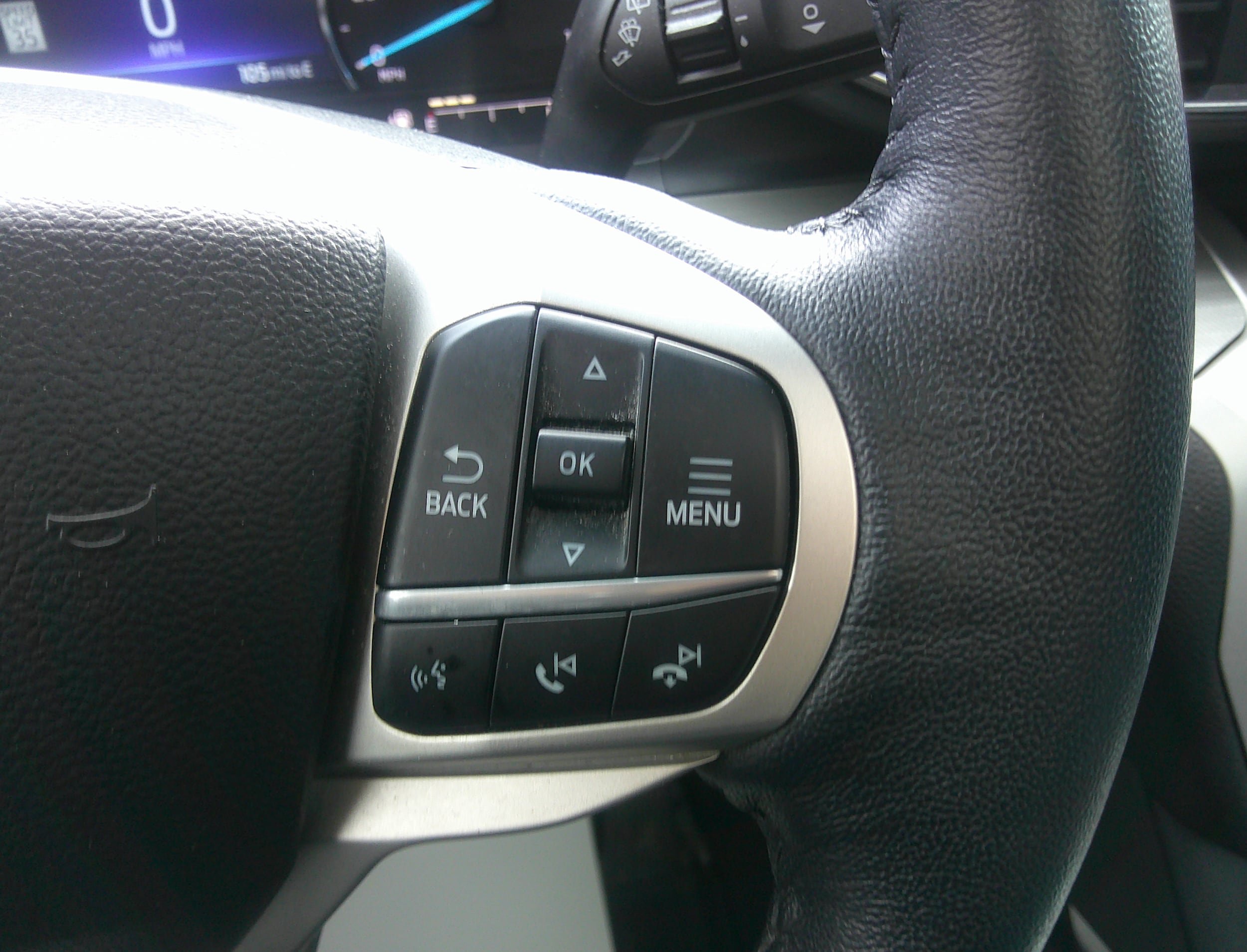 Used 2022 Ford Explorer XLT w/ Equipment Group 202A AWD/4WD image 16
