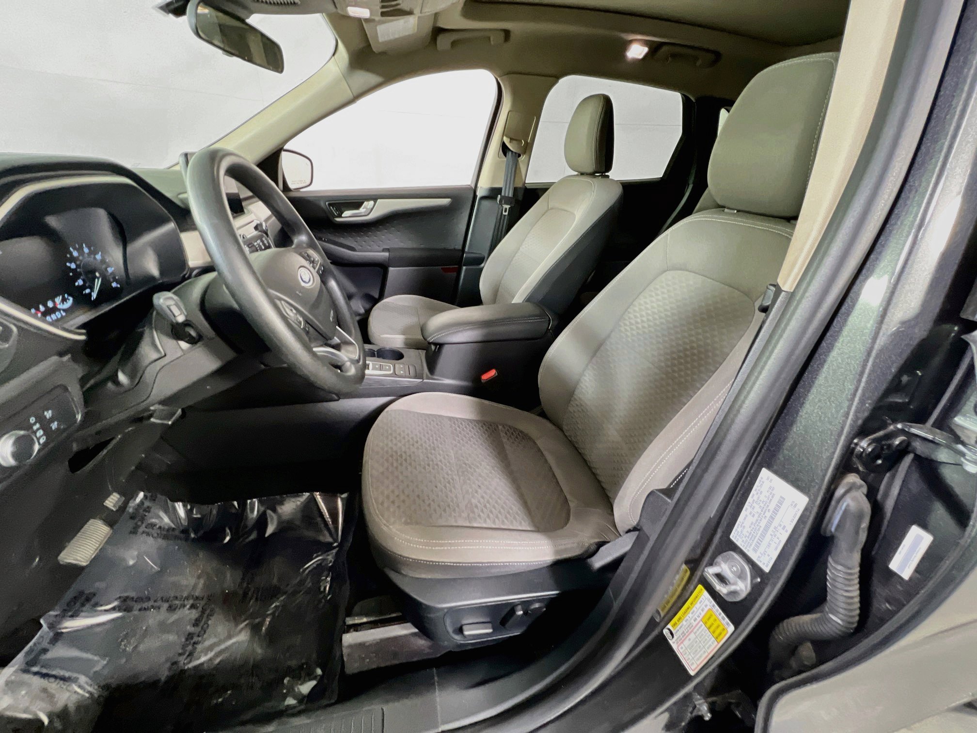 Used 2020 Ford Escape SE image 21