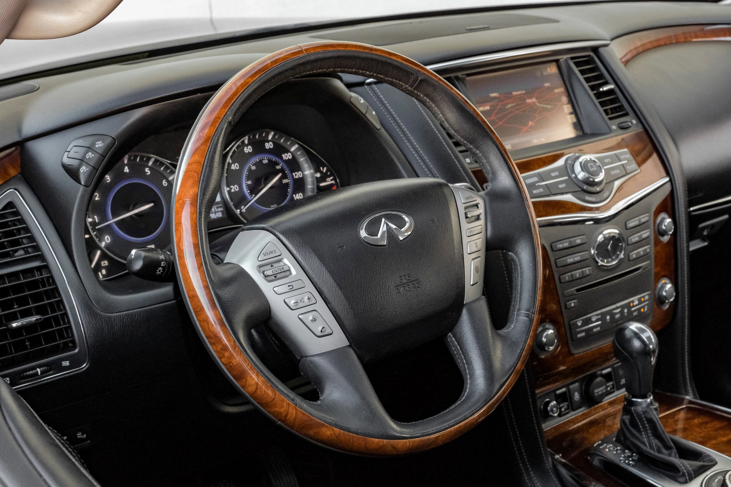 Used 2016 INFINITI QX80 4WD w/ Deluxe Technology Package image 17