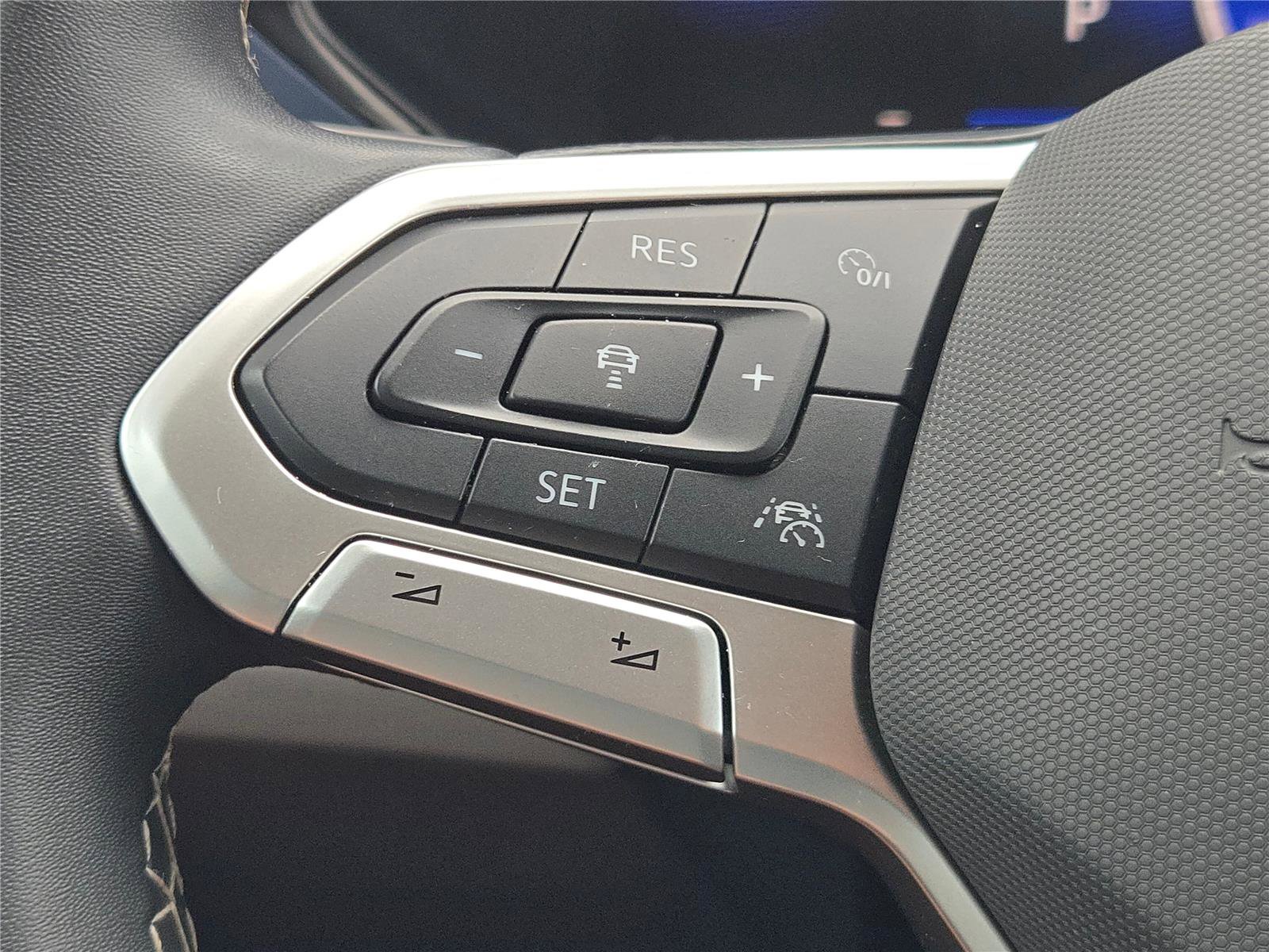 Used 2024 Volkswagen Taos SE FWD image 23