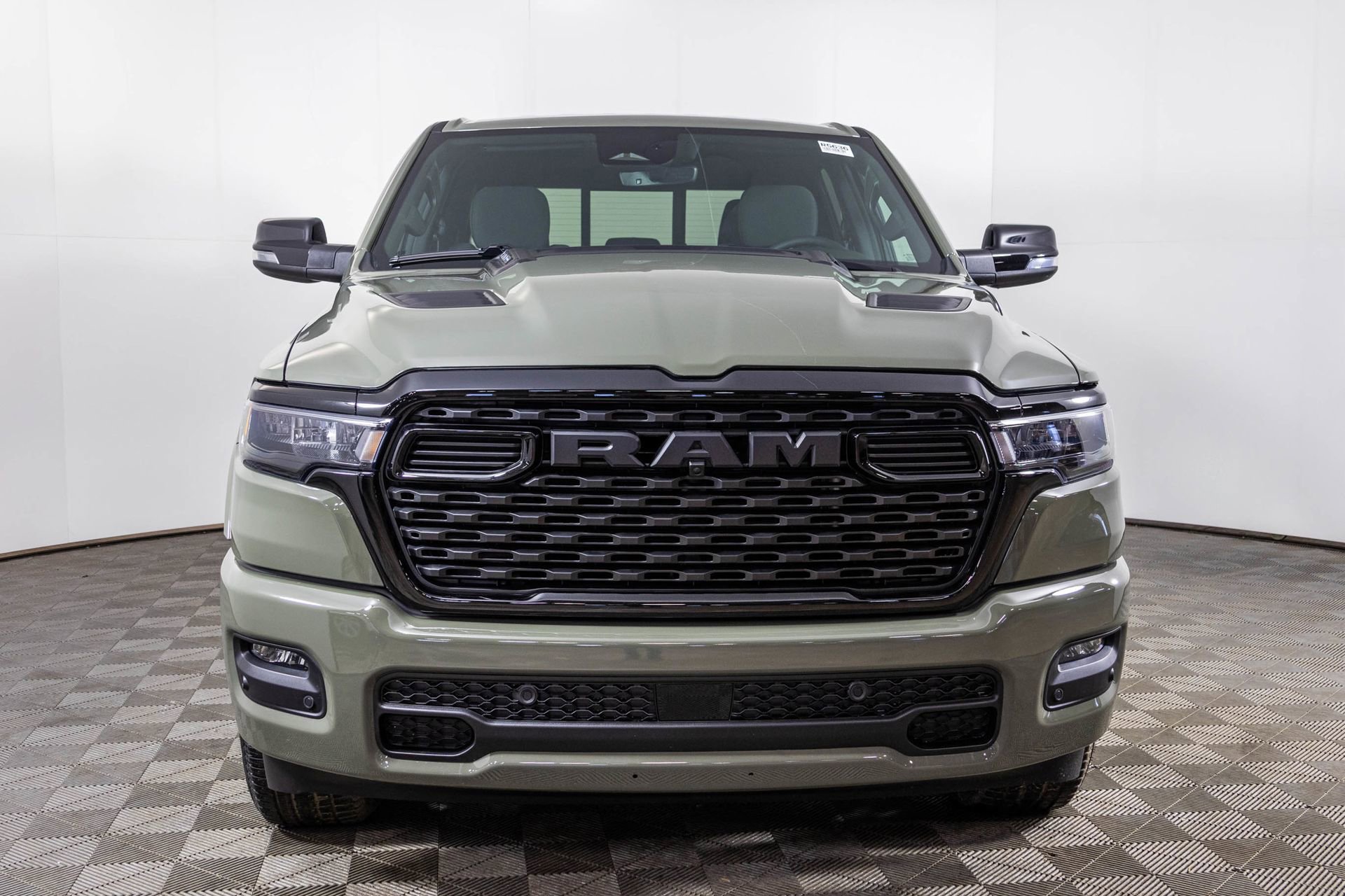 New 2026 RAM 1500 4x4 Crew Cab image 9