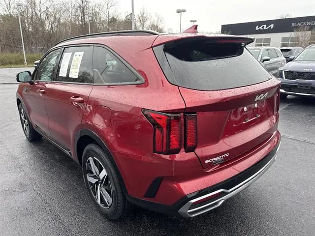 Used 2023 Kia Sorento S w/ Panoramic Sunroof Package FWD image 4