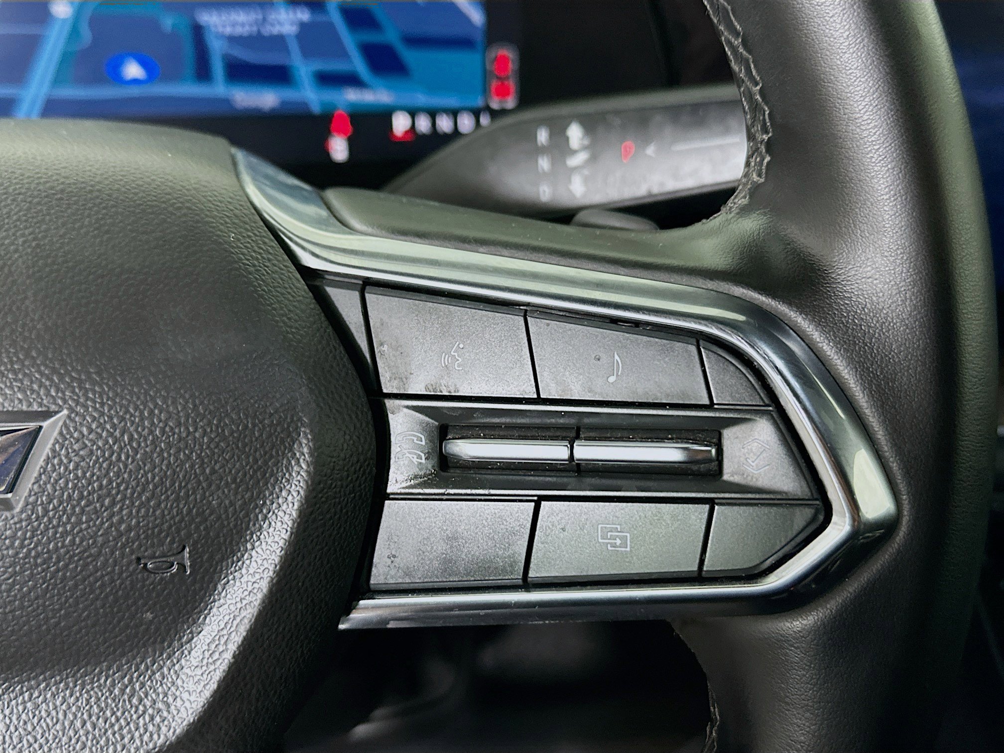 Used 2025 Chevrolet Suburban Z71 image 17