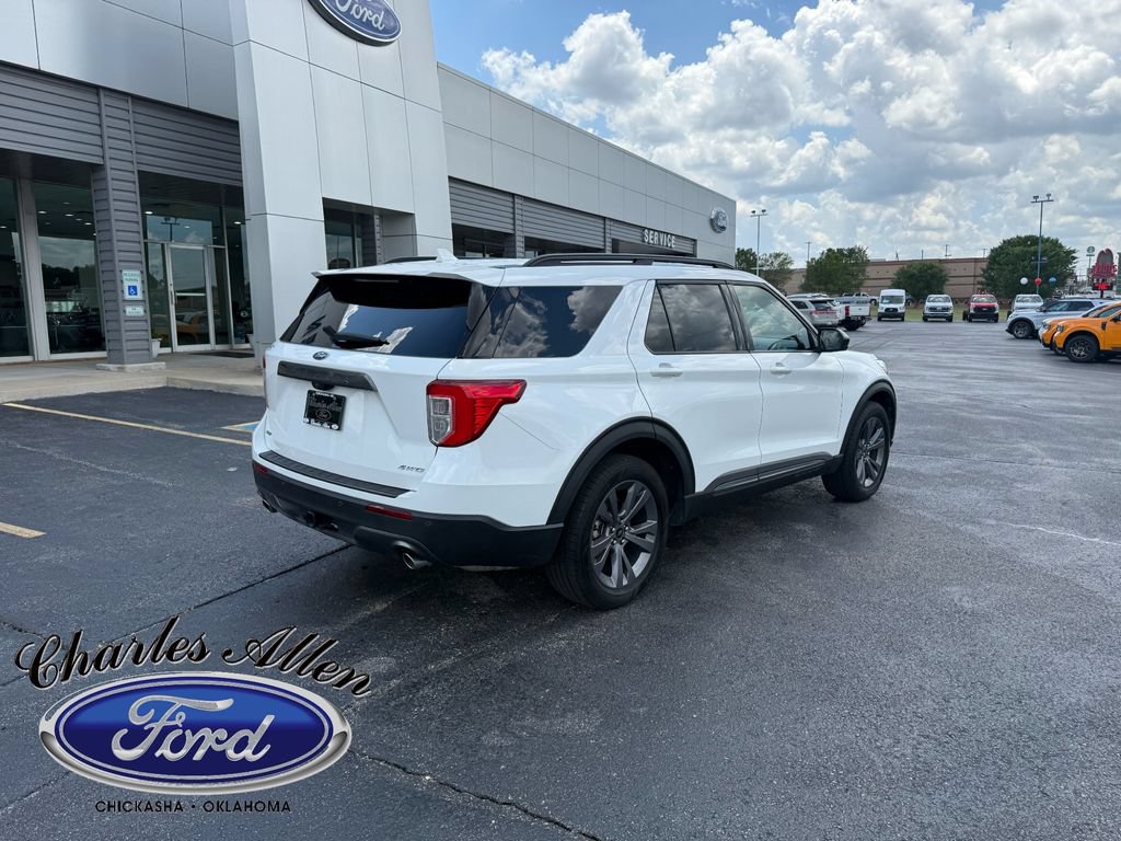 Used 2023 Ford Explorer XLT w/ Equipment Group 202A AWD/4WD image 3