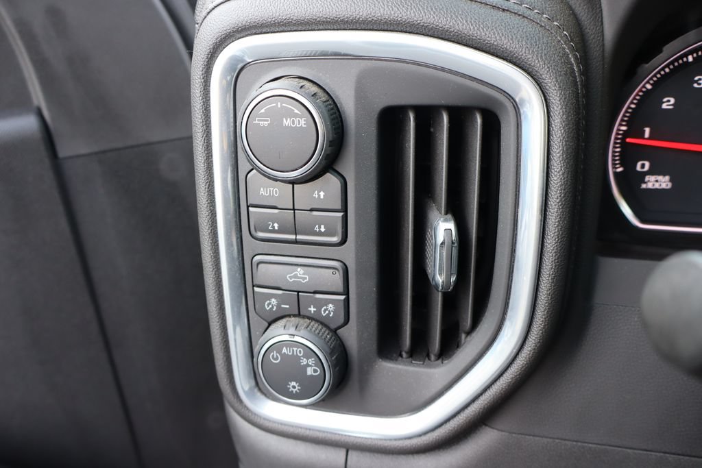 Used 2023 Chevrolet Silverado 3500 LT AWD/4WD image 7