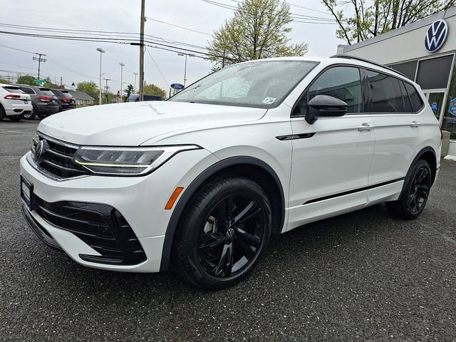 Used 2023 Volkswagen Tiguan SE R-Line AWD/4WD image 3