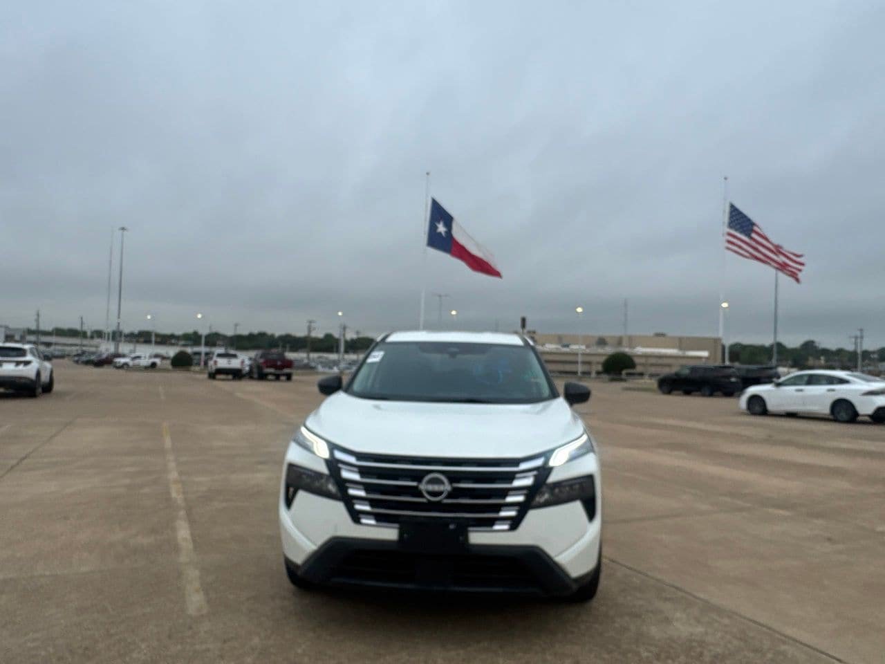 Used 2024 Nissan Rogue S AWD/4WD image 5