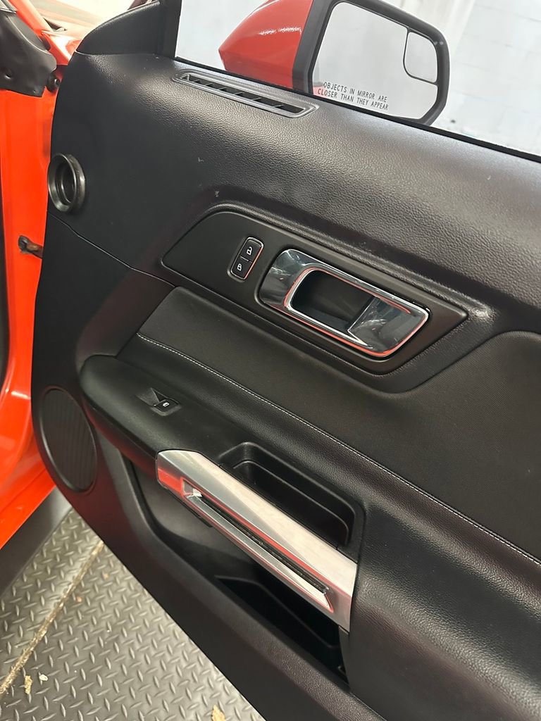 Used 2015 Ford Mustang Coupe RWD image 28
