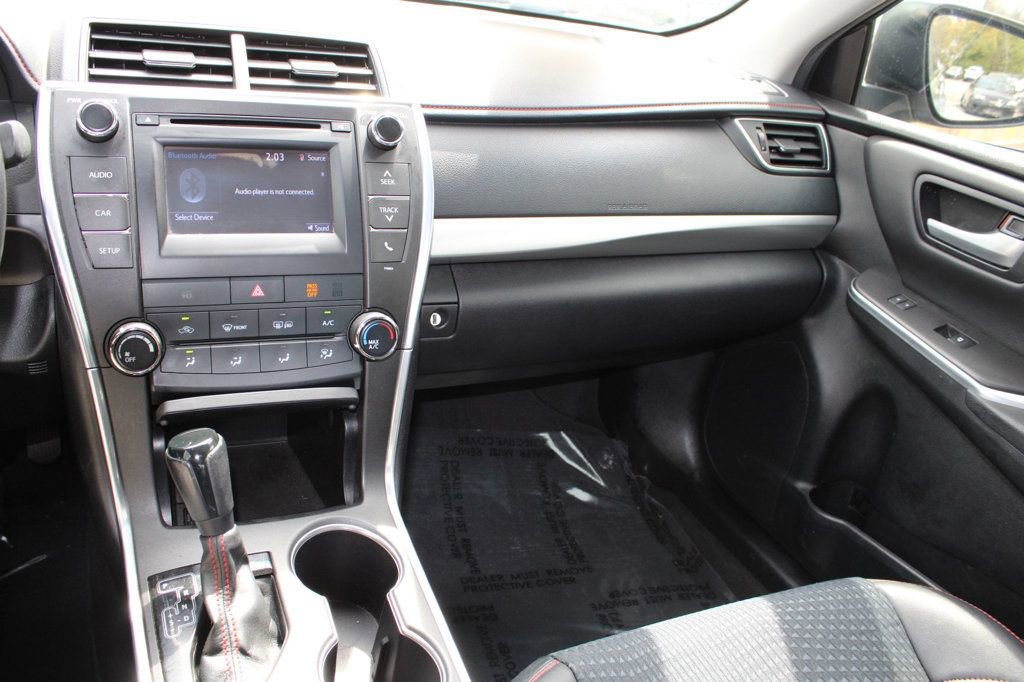 Used 2015 Toyota Camry SE image 15