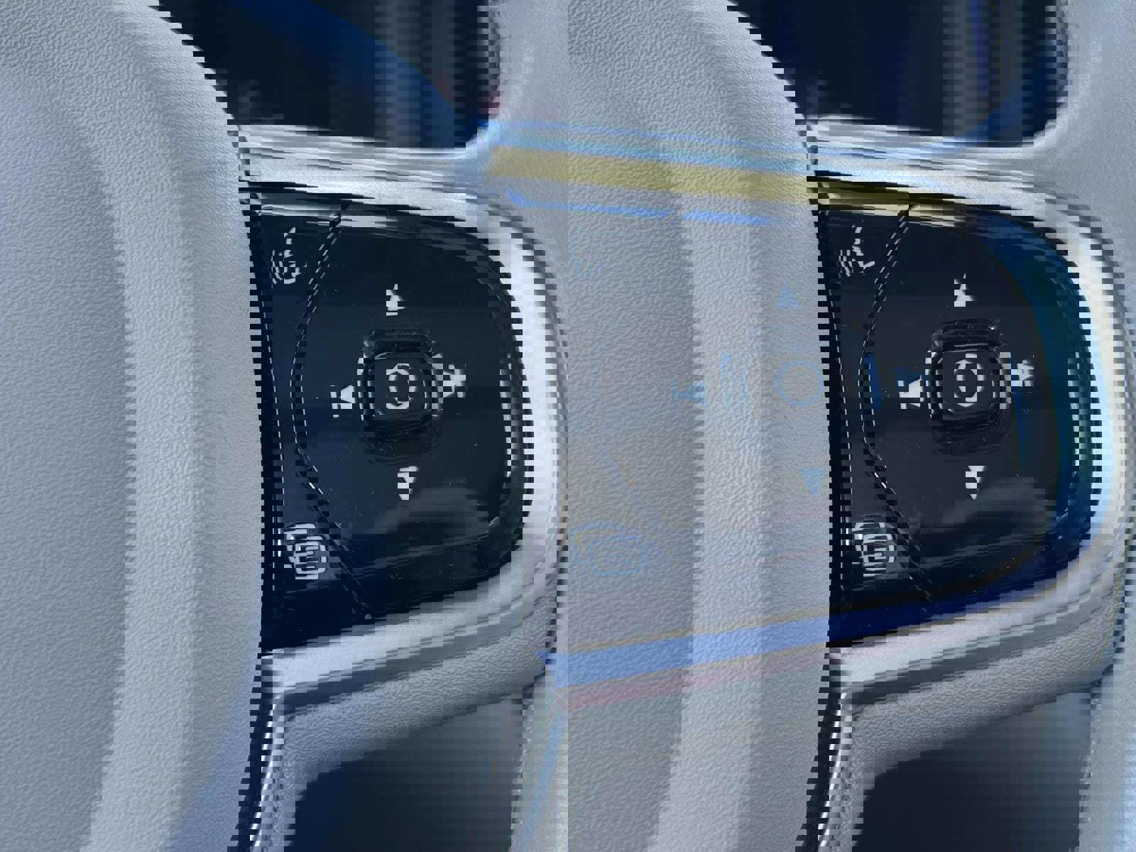 Certified 2023 Volvo XC60 B5 Plus w/ Climate Package image 24