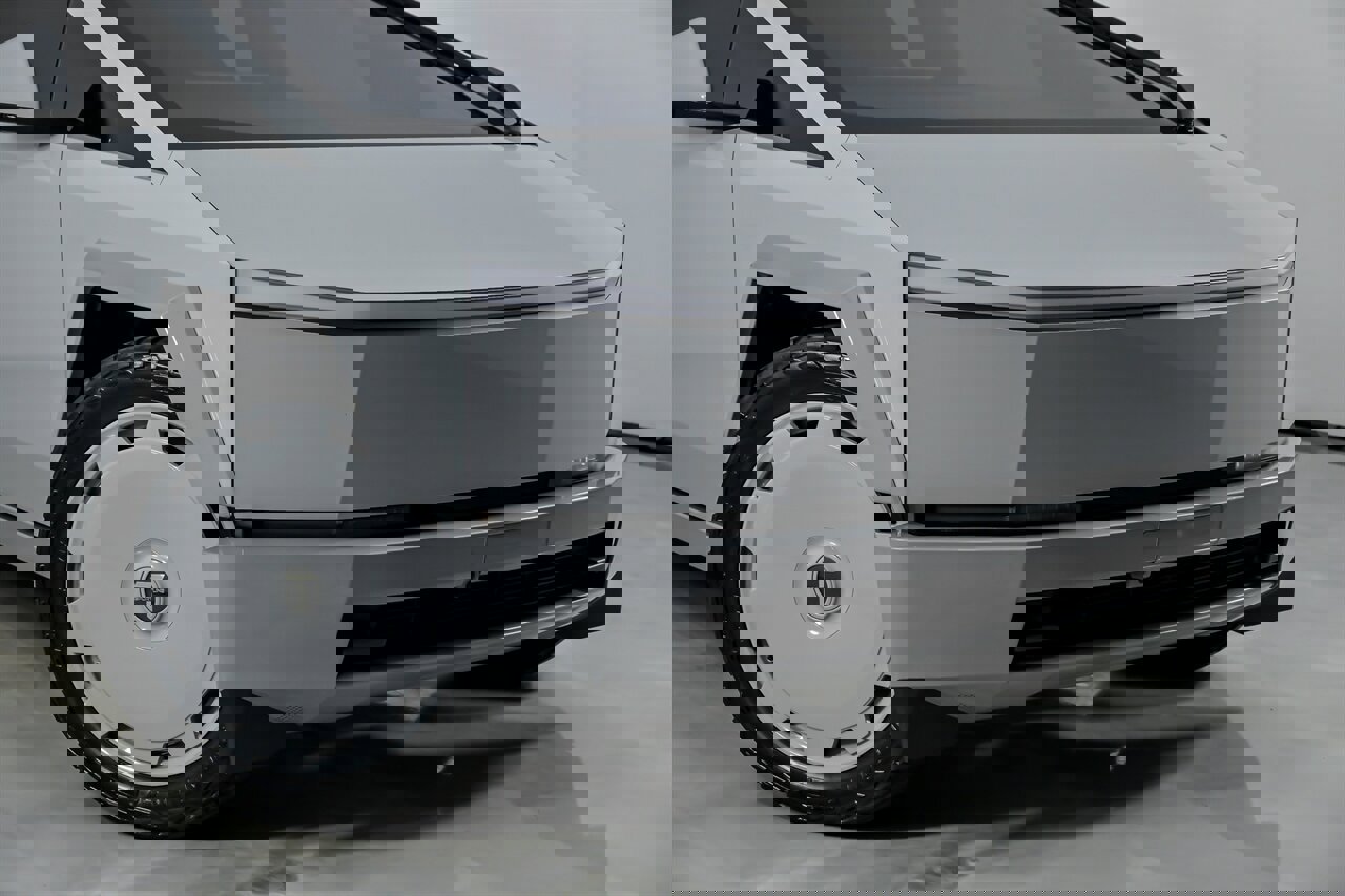 Used 2024 Tesla Cybertruck AWD Crew Cab image 2