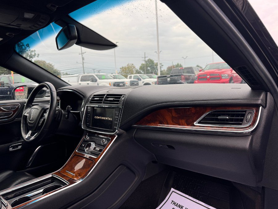 Used 2018 Lincoln Continental AWD w/ Livery Technology Package image 19