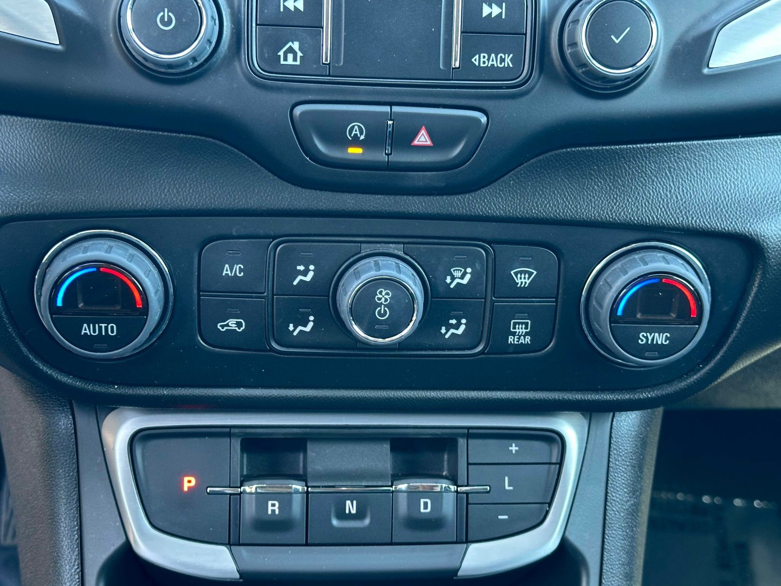 Used 2022 GMC Terrain SLT w/ Elevation Edition AWD/4WD image 13